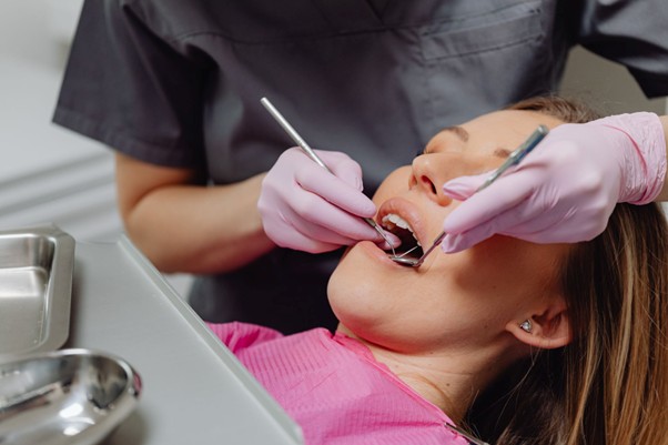 Mik a fogbeültetés utáni teendők